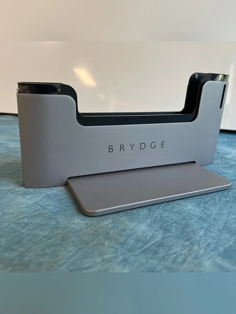 MacBook Pro 16 in Vertical Doc
